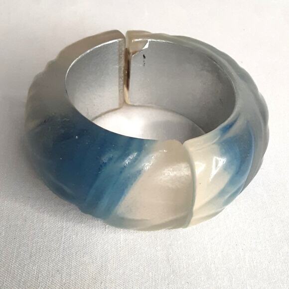 Chunky Smokey Acrylic Hinge Bracelet Blue Beige  Textured Pattern - Picture 4 of 10